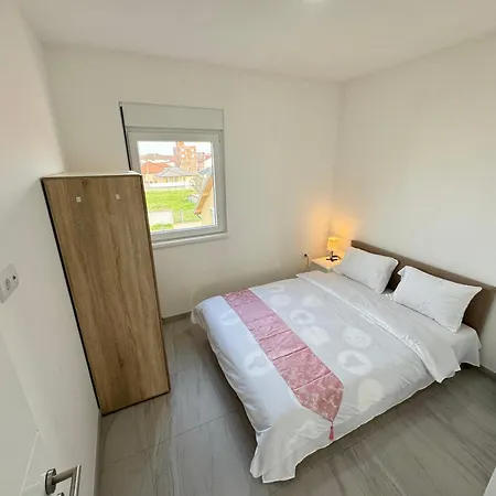 Belgrade Airport Luxury 2 Apartman