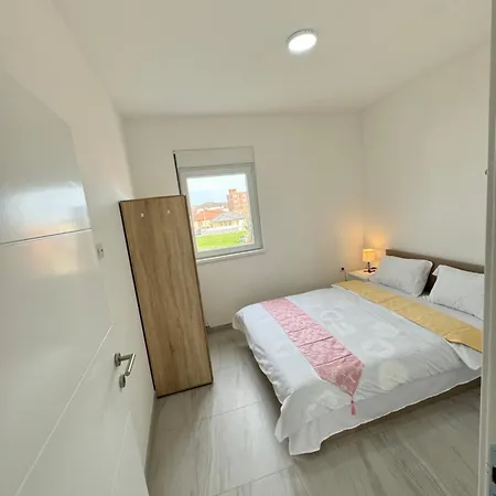 Belgrade Airport Luxury 2 Appartamento *