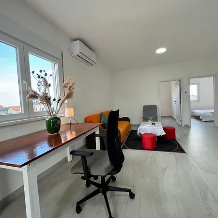 Appartamento Belgrade Airport Luxury 2 *